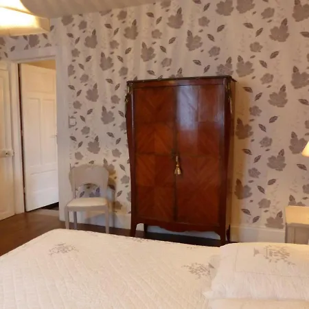 Holiday home Avec Jardin Privatif, Cheminee Et Tennis Gratuit A - Fr-1-489-11 Saint-Ennemond